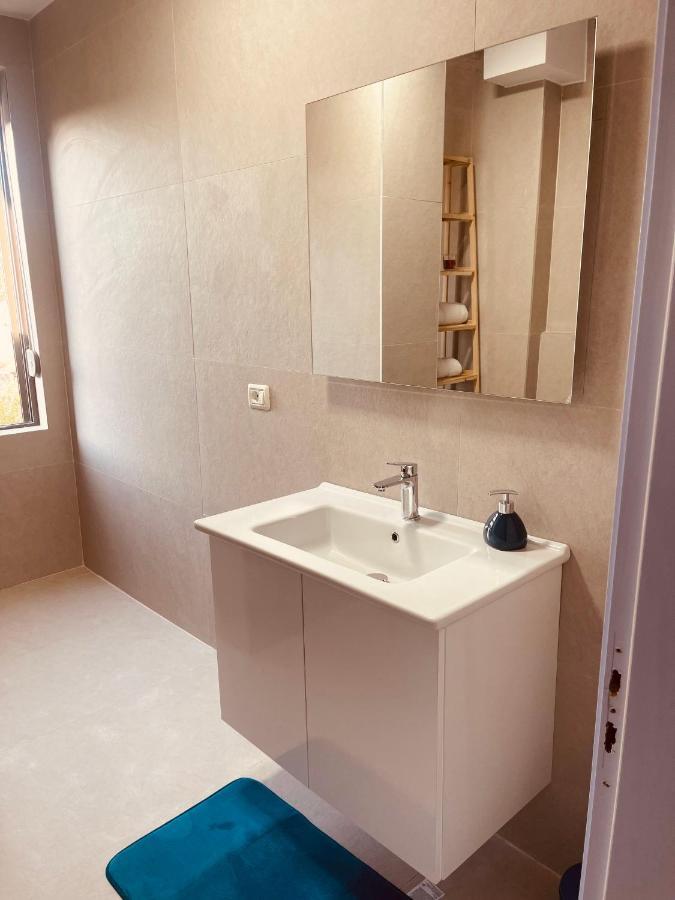 Cheerful 2-Bedroom Apartment In Golem Golem  Eksteriør bilde